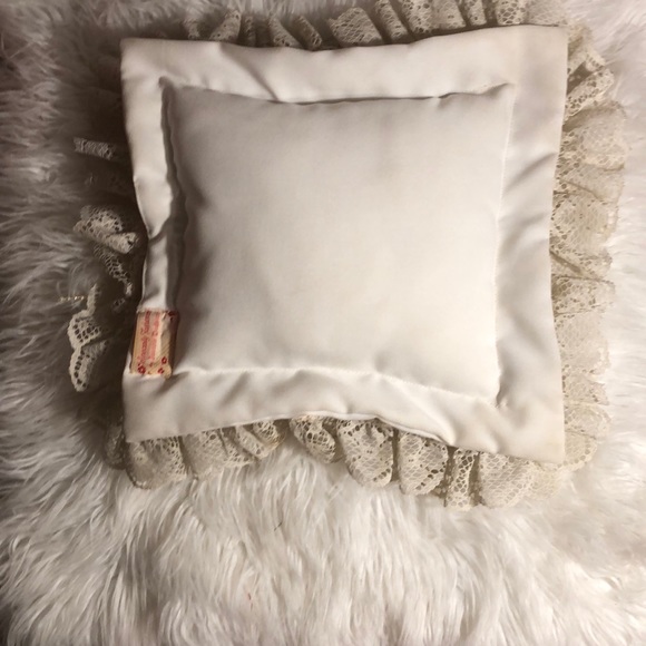 VINTAGE WEDDING LACE CREAM RING BEARER PILLOW - Picture 5 of 7